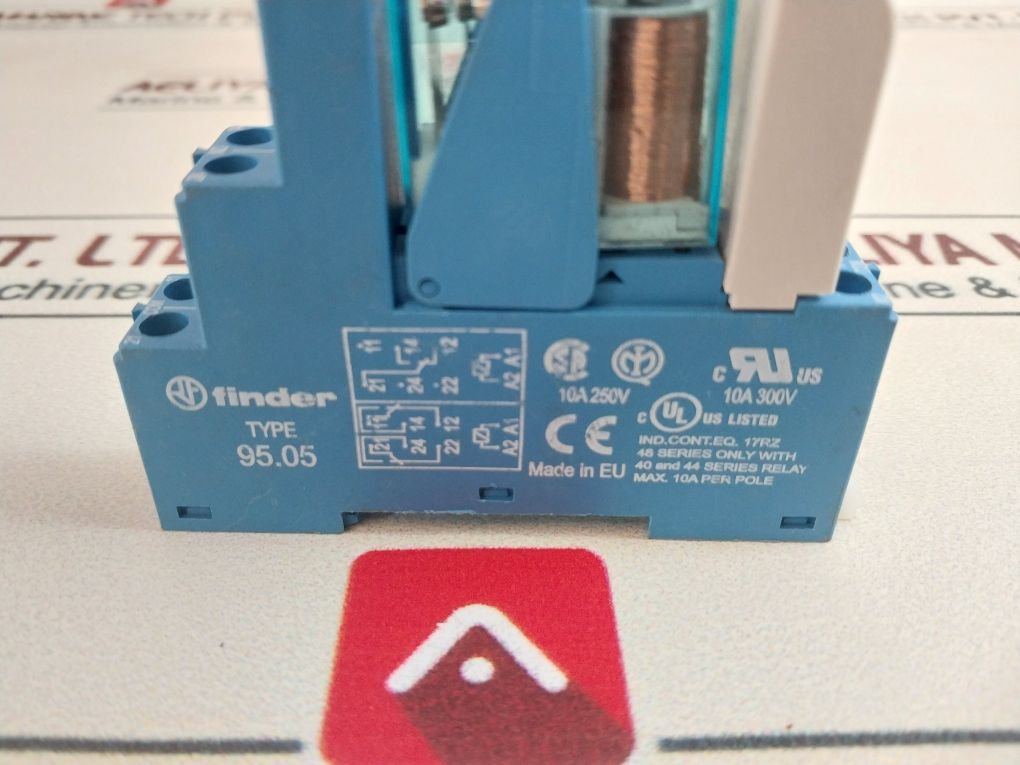 Finder 95.05 Power Relay With 40.52 Socket 24V Dc