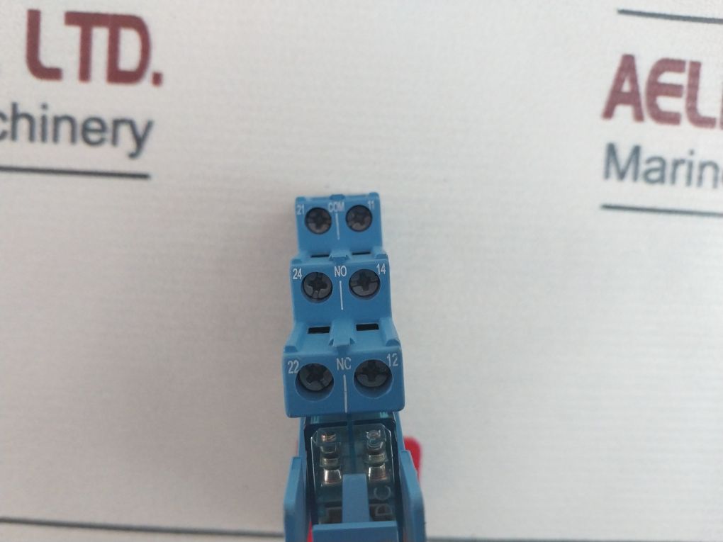 Finder 95.05 Power Relay With 40.52 Socket 24V Dc