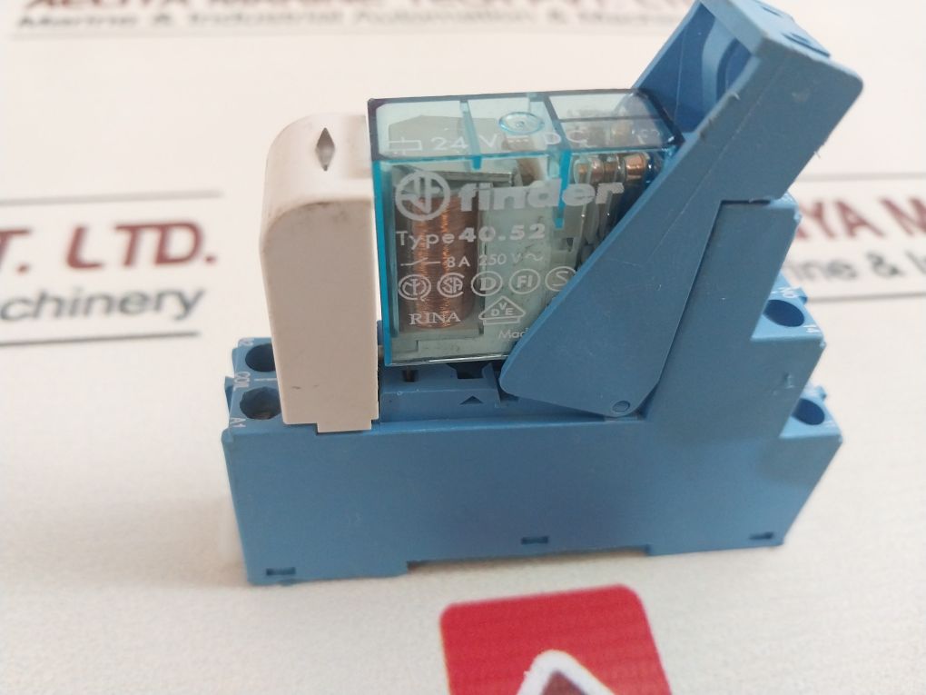 Finder 95.05 Power Relay With 40.52 Socket 24V Dc