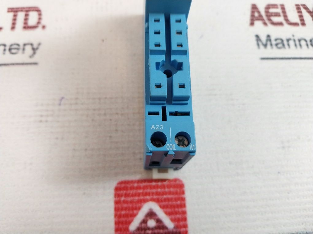 Finder 95.05 Relay Socket