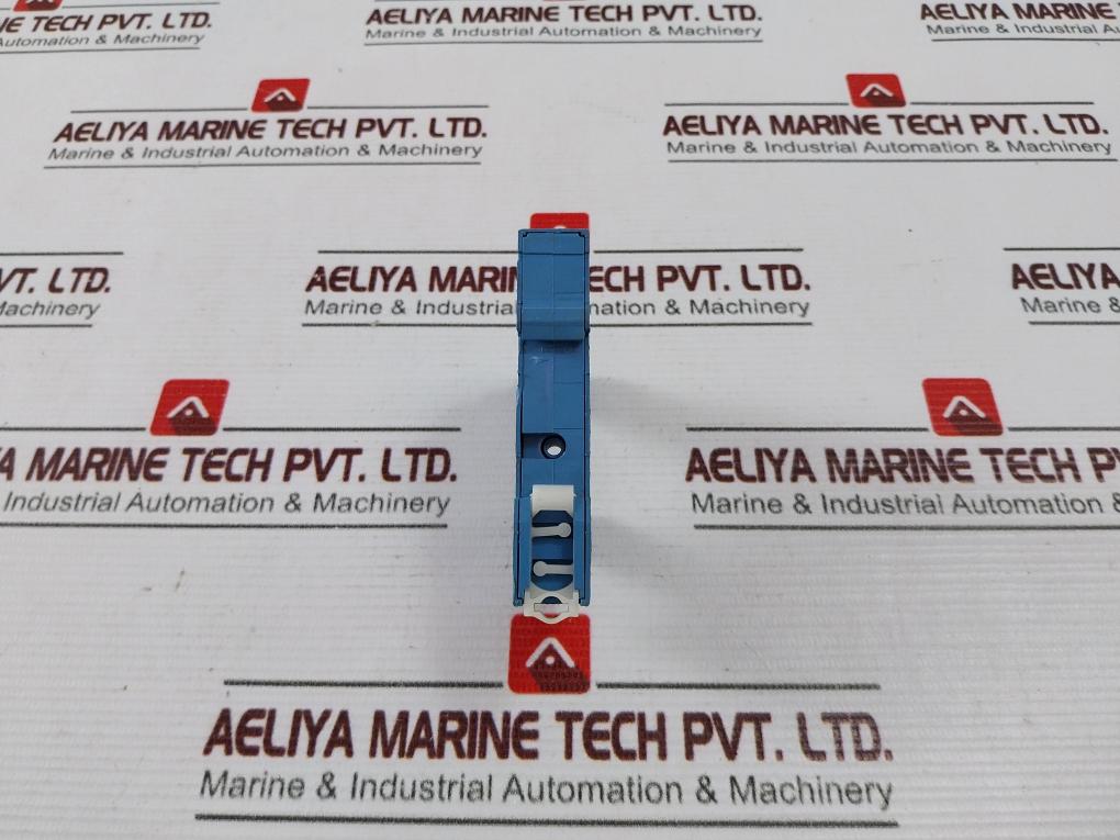 Finder 95.95.3 Relay Socket 6-28Vdc