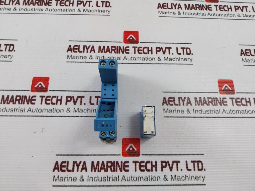 Finder 95.95.3 Relay With Socket 40.52 S, 8A 250V