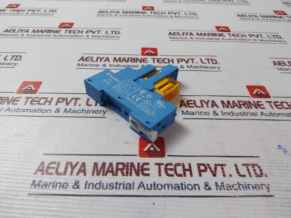 Finder Type 95.05 Relay With Socket 16A 250V