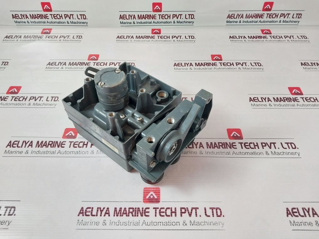 Fisher Pneumatic Valve Positioner 0-2 Bar 0-30 Psi