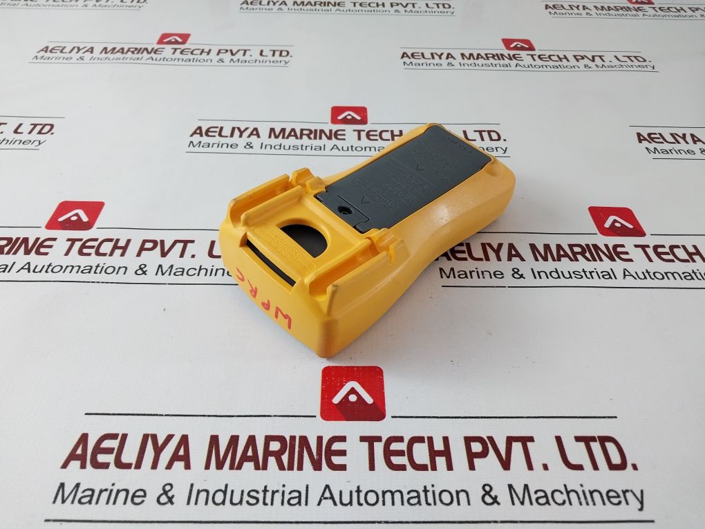 Fluke 115 true rms digital multimeter with cable