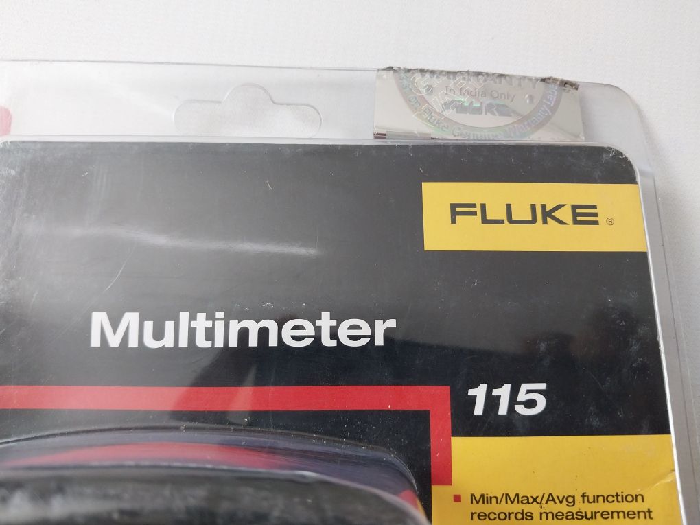 Fluke 115 true rms digital multimeter with cable