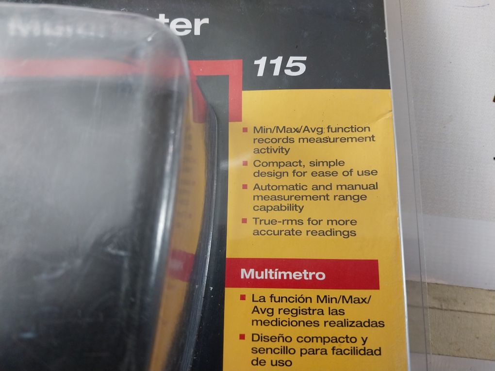 Fluke 115 true rms digital multimeter with cable