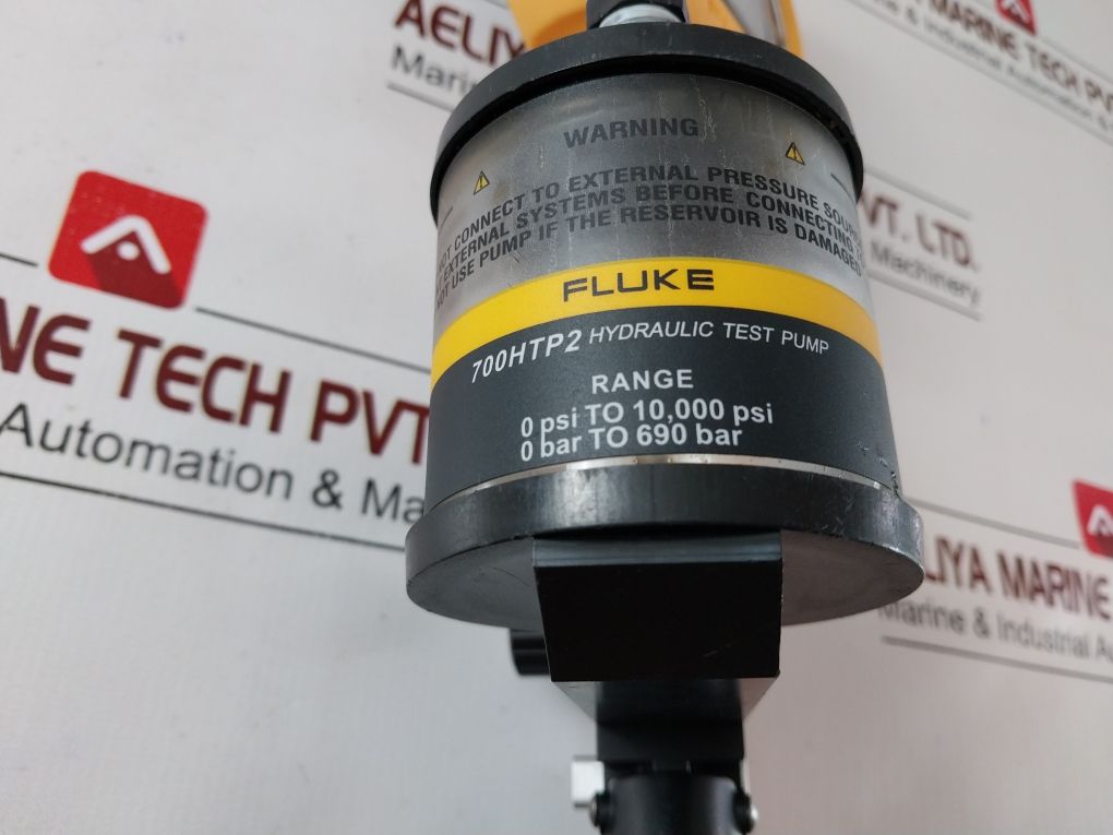 Fluke 700G08 Pressure Gauge With 700Htp2 Hydraulic Test Gauge Pump