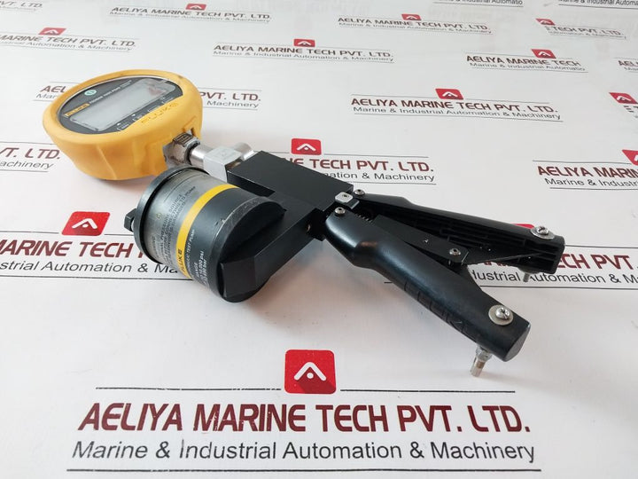 Fluke 700G08 Pressure Gauge With 700Htp2 Hydraulic Test Gauge Pump