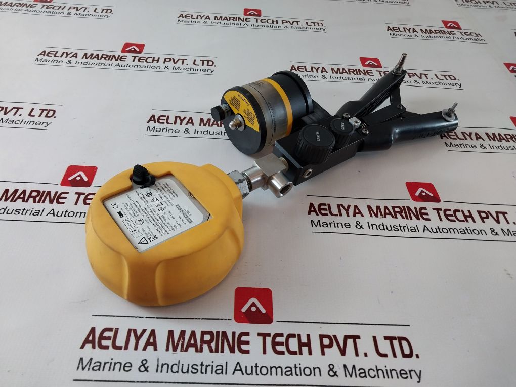 Fluke 700G08 Pressure Gauge With 700Htp2 Hydraulic Test Gauge Pump