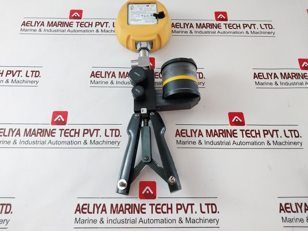 Fluke 700G08 Pressure Gauge With 700Htp2 Hydraulic Test Gauge Pump