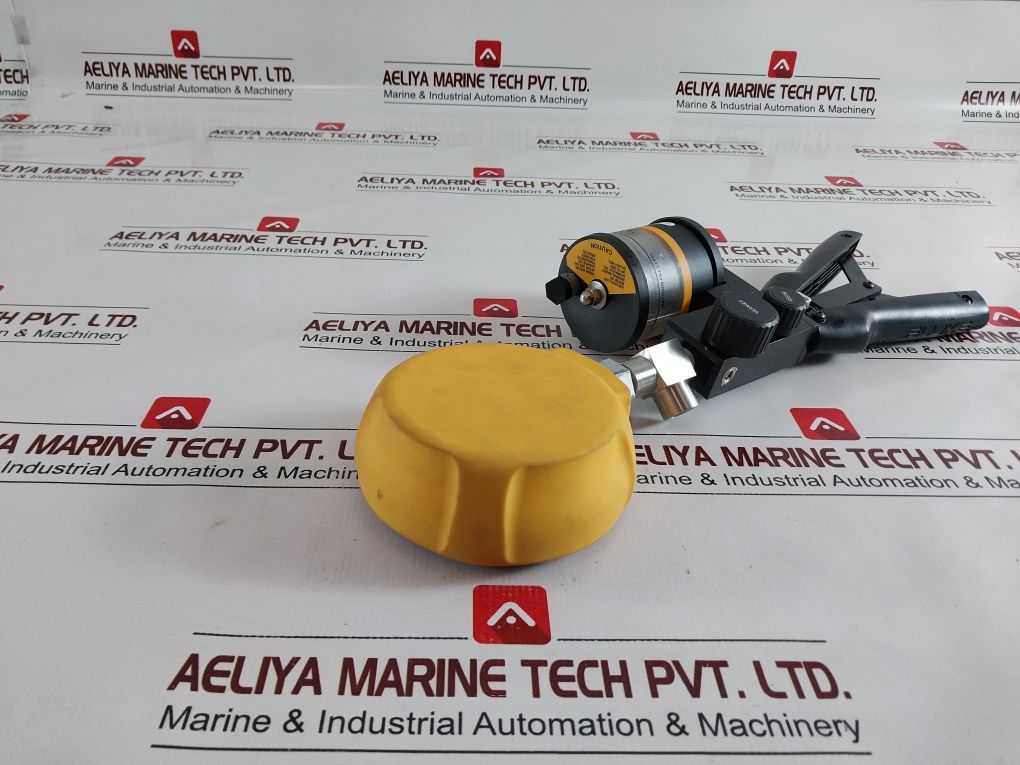 Fluke 700G Pressure Gauge With 700Htp2 Hydraulic Test Pump