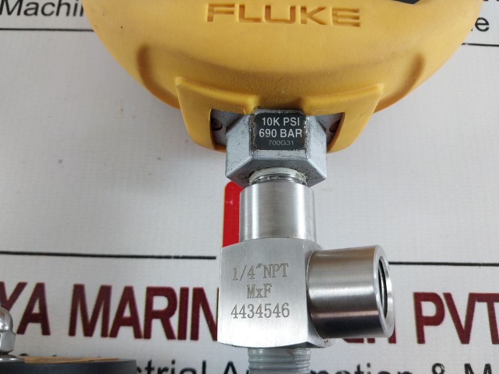 Fluke 700G Pressure Gauge With 700Htp2 Hydraulic Test Pump