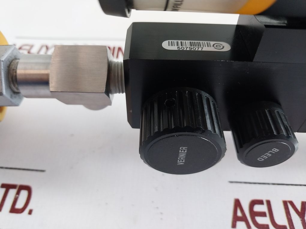 Fluke 700G Pressure Gauge With 700Htp2 Hydraulic Test Pump