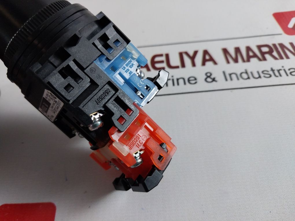 Fuji Electric Ar30G3L-11E4W Illuminate Push Button Switch