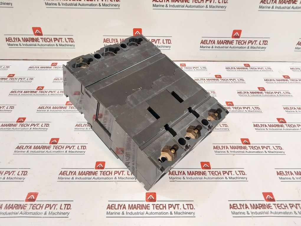 Fuji Electric Ea803B Auto Breaker 700A Ac690V Dc250V