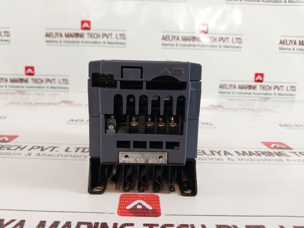 Fuji Electric Frn0.4C1S-7A Frequency Converter