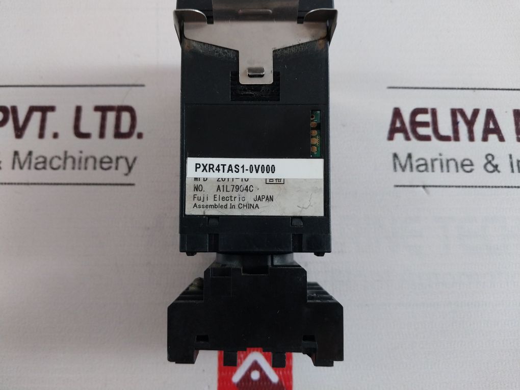 Fuji Electric Pxr4Tas1-0V000 Temperature Controller 100-240Vac 50/60Hz