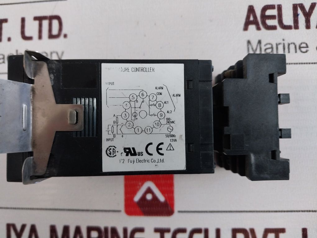 Fuji Electric Pxr4Tas1-0V000 Temperature Controller 100-240Vac 50/60Hz