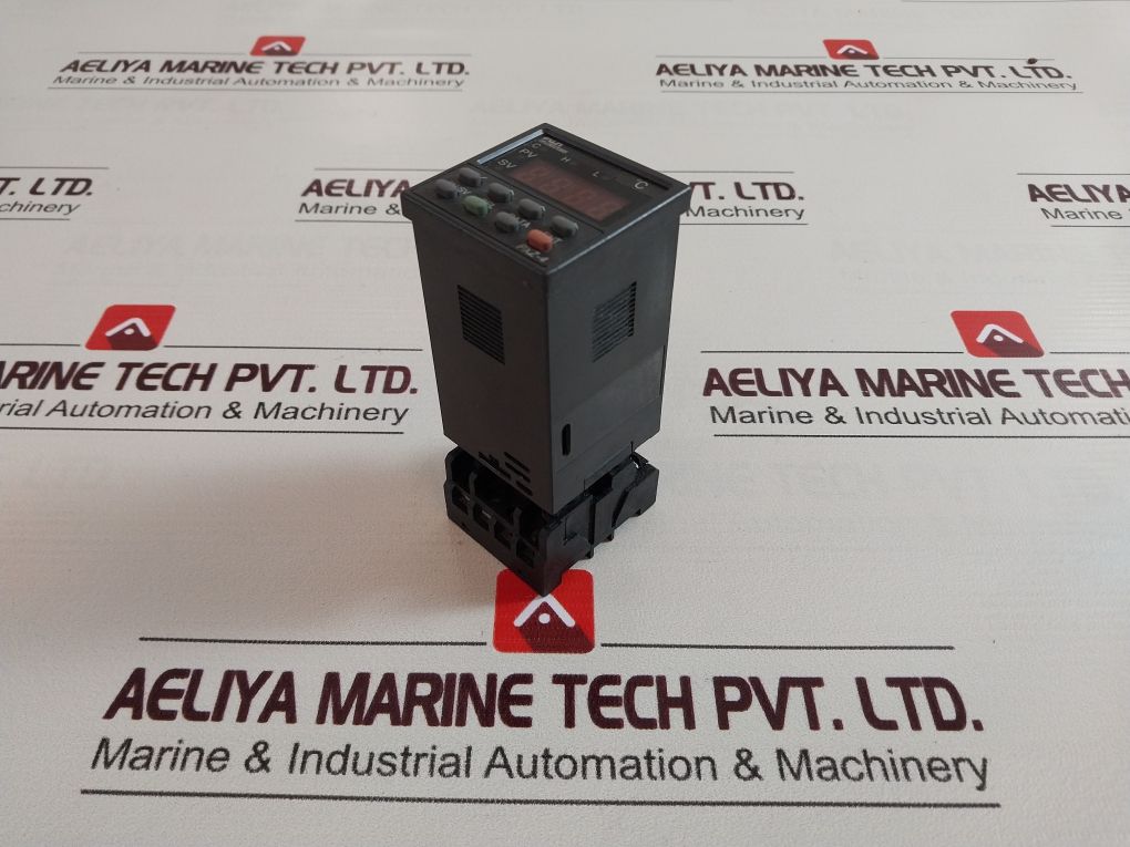 Fuji Electric Pxz4Tay2-5Vc26-d Temperature Controller With Base