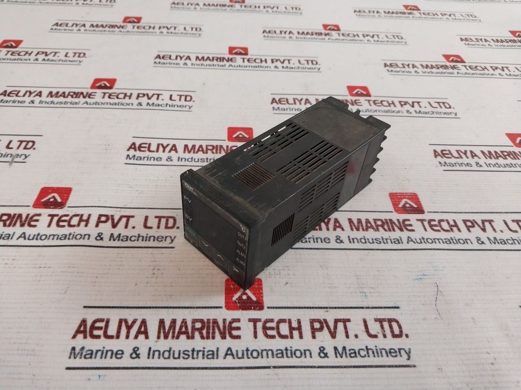 Fuji Electric Pyx4-mgy1-101Yf Digital Temperature Controller 4J5164T