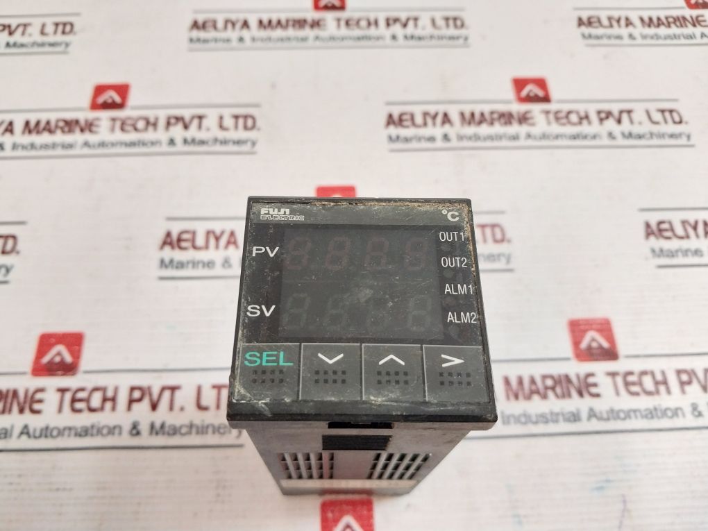 Fuji Electric Pyx4-mgy1-101Yf Digital Temperature Controller 4J5164T