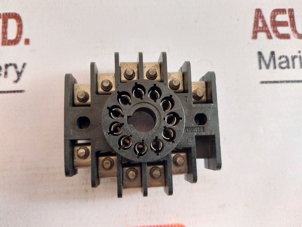 Fuji Electric Pyz4Tby2-1E Temperature Controller