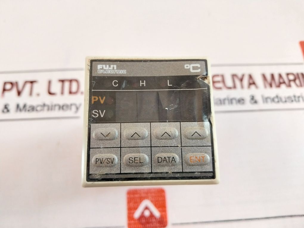 Fuji Electric Pyz4Tby2-1E Temperature Controller