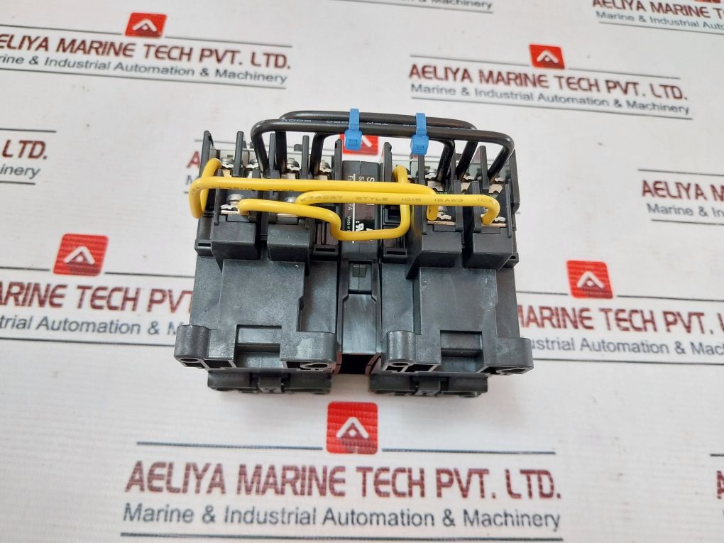 Fuji Electric Sc-03Rm Reversible Magnetic Contactor 100-110V 60Hz