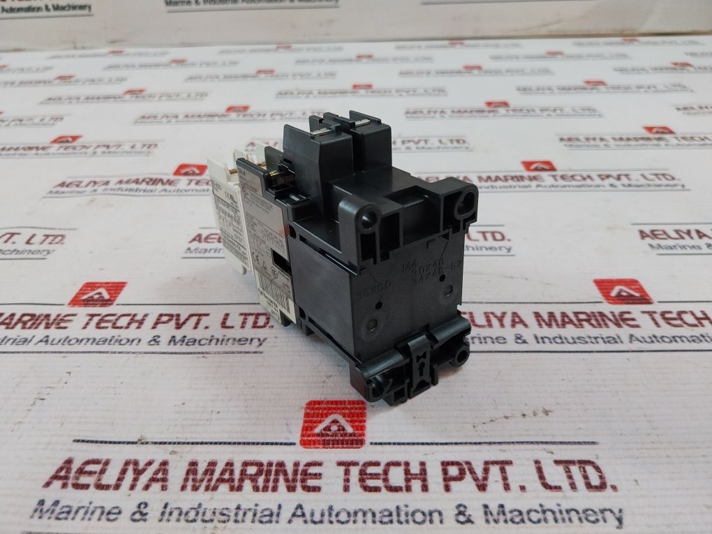 Fuji Electric Sh04Aa Relay With Auxiliary Contact Block Type Sz-as1