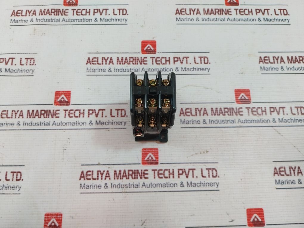 Fuji Electric Src50-2U/X (4A2B) Auxiliary Relay 400-440V 50/60Hz