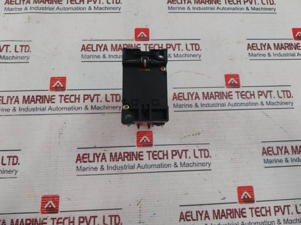 Fuji Electric Src50-2U/X (4A2B) Auxiliary Relay 400-440V 50/60Hz