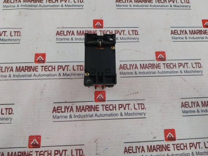 Fuji Electric Src50-2U/X (4A2B) Auxiliary Relay 400-440V 50/60Hz