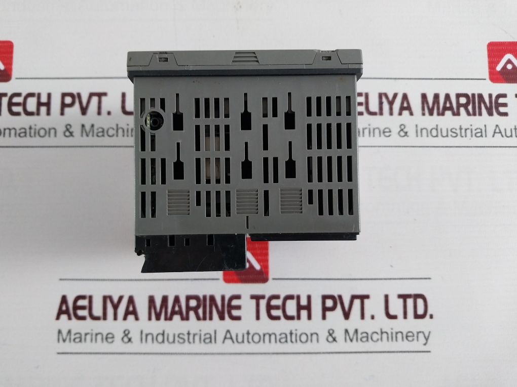 Fuji Electric Pxh9F101-1V000 Temperature Controller 100-240Vac 