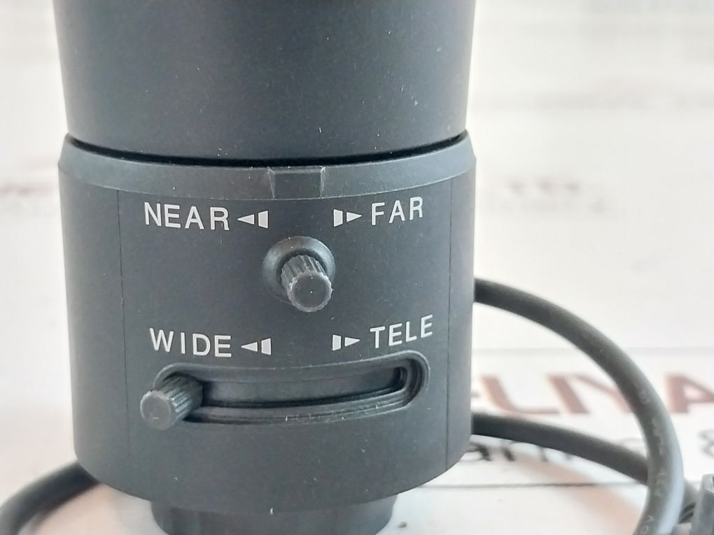 Fujinon Yv5X2.7R4B-sa2L Cs-mount Vari-focal Lens