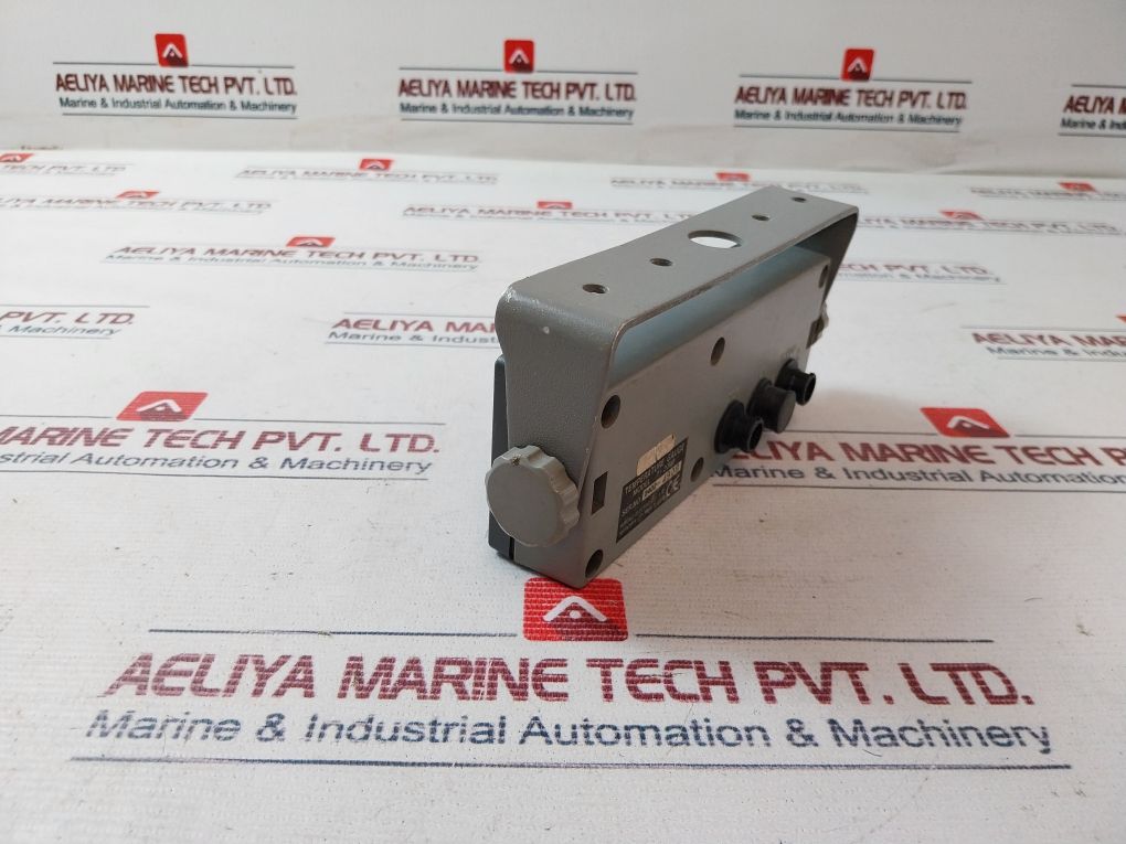 Furuno Electric T-2000 Water Temperature Gauge 12 Vdc