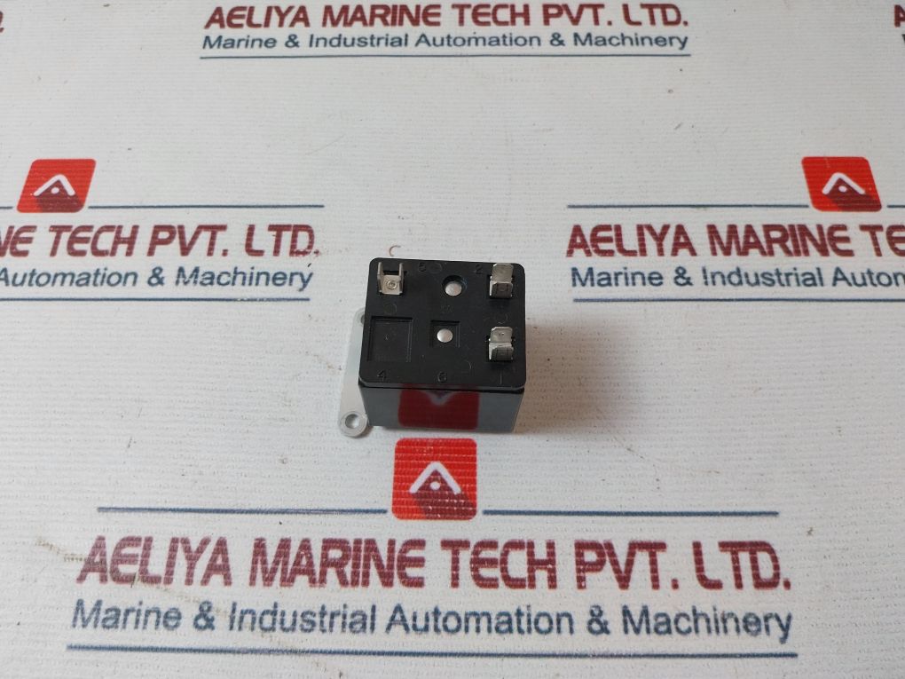 General Electric 3Arr3Y4A6 Universal Potential Motor Starting Relay