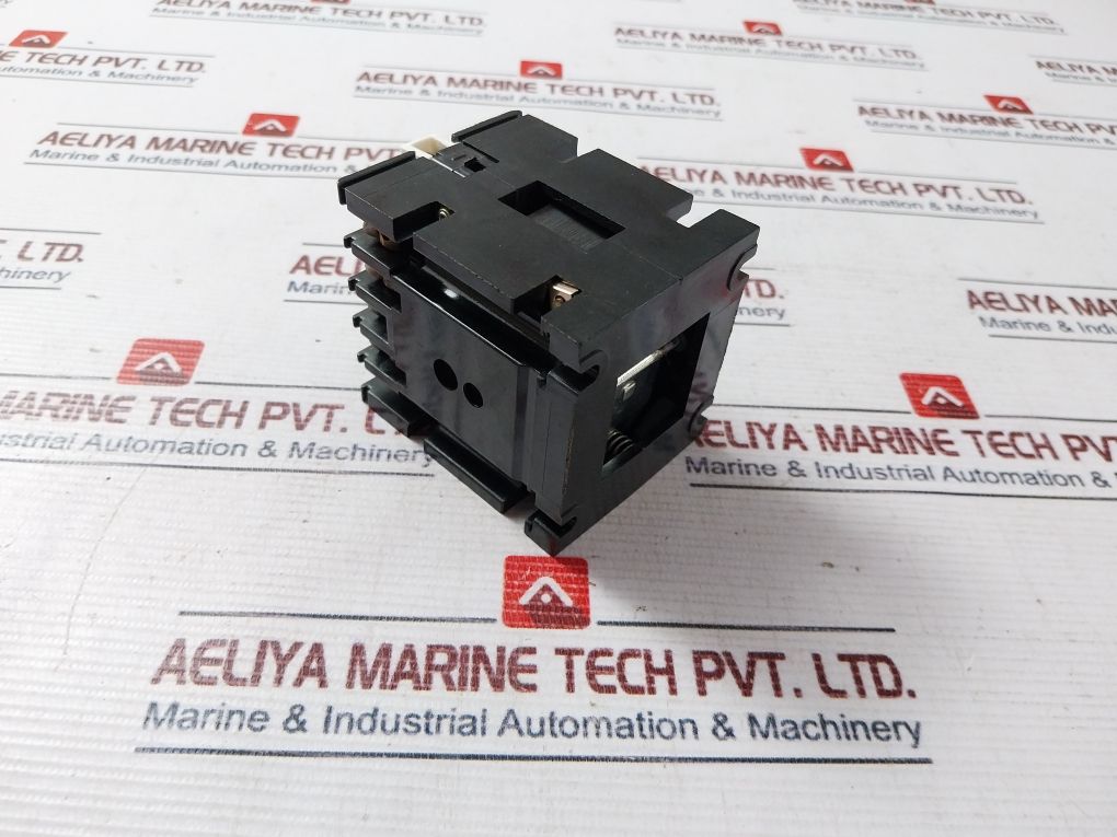 General Electric Cr120A03002Aa Industrial Relay 300V Ac 10A