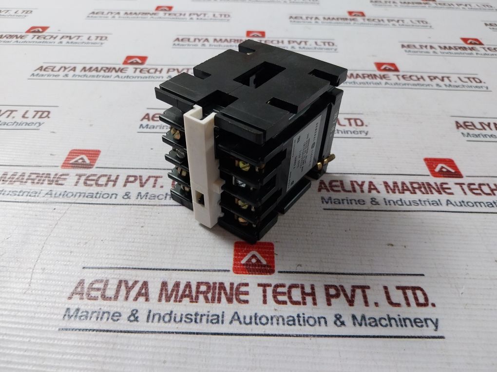 General Electric Cr120A03002Aa Industrial Relay 300V Ac 10A