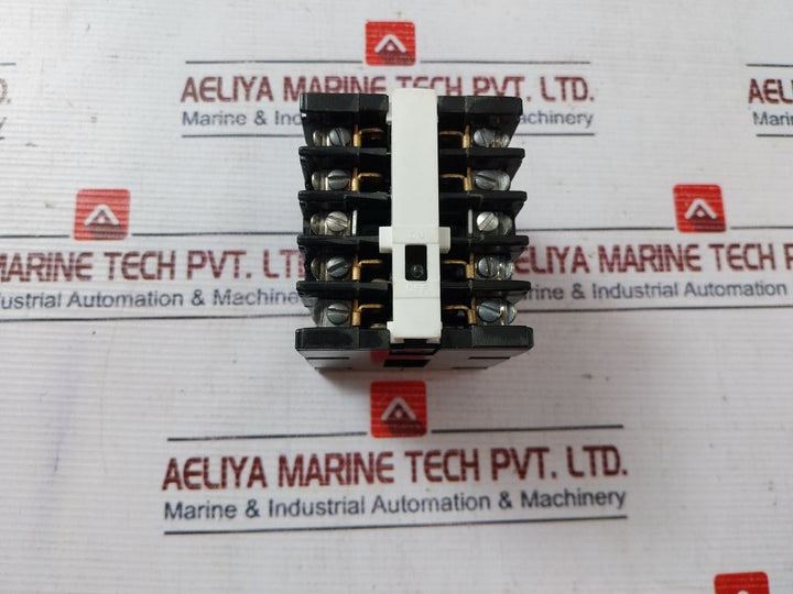 General Electric Cr120A04022Aa Industrial Relay 10Amp 300 Volts 50/60Hz
