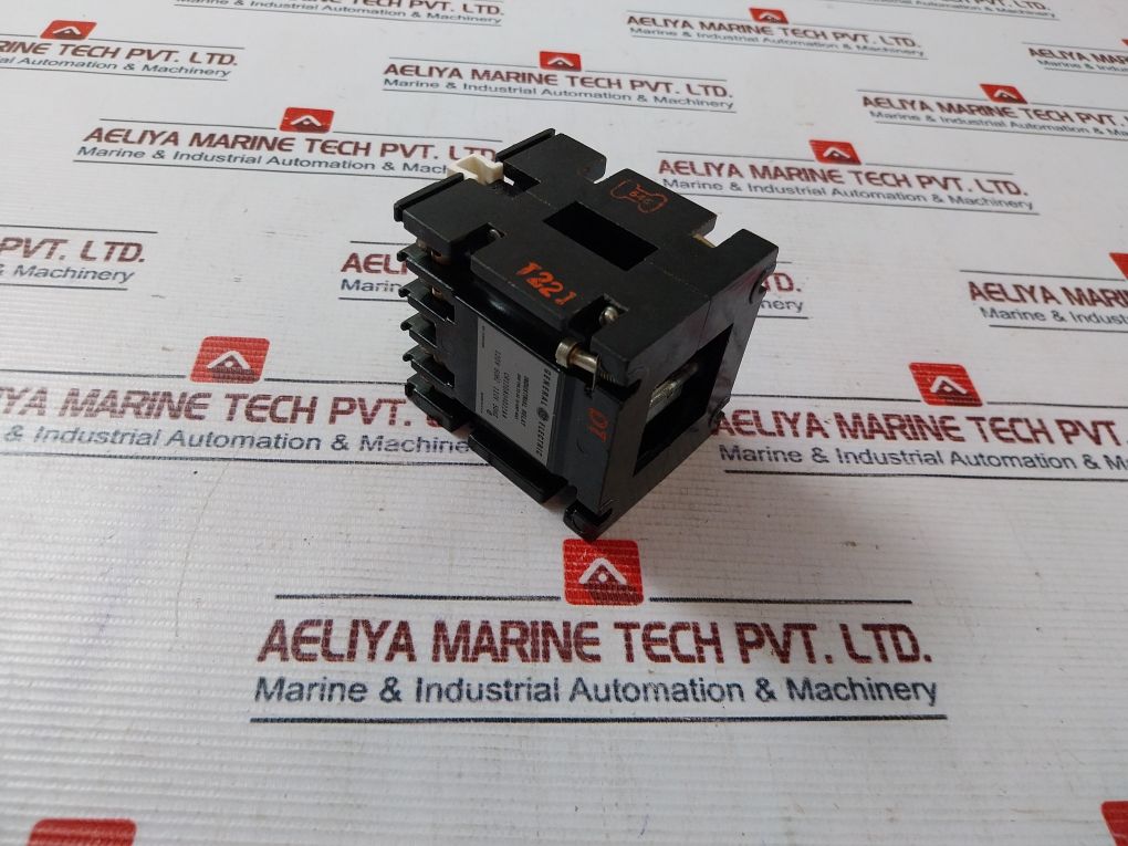 General Electric Cr120A04022Aa Industrial Relay 10Amp 300 Volts 50/60Hz