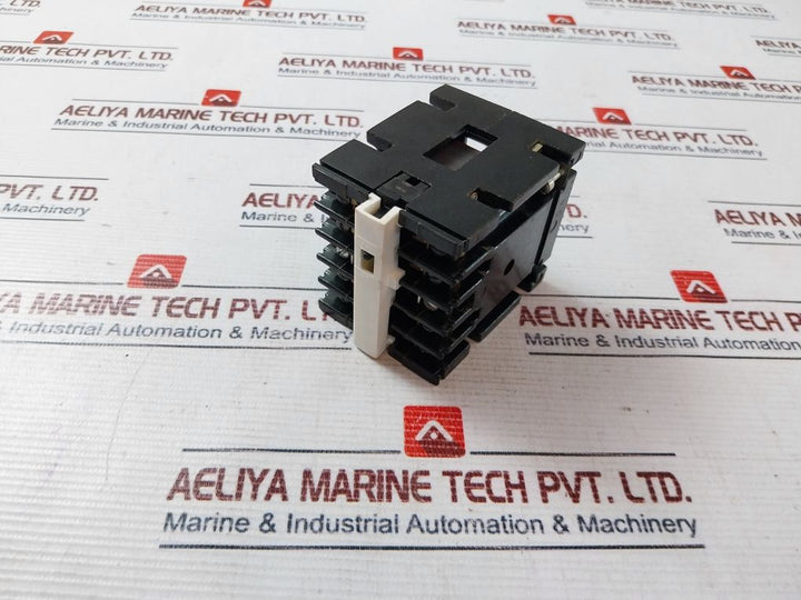 General Electric Cr120A04022Aa Industrial Relay 10Amp 300 Volts 50/60Hz