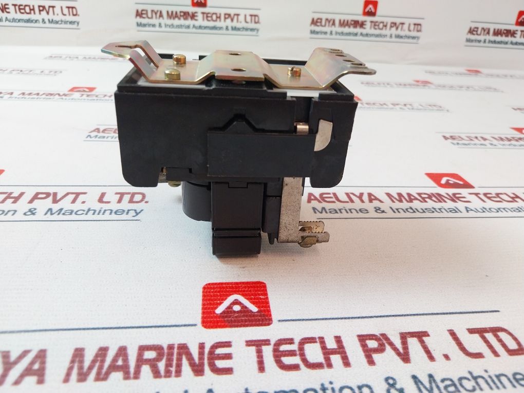 General Electric Cr305C0 Nema 1 Contactor Starter 600V Ac 30A