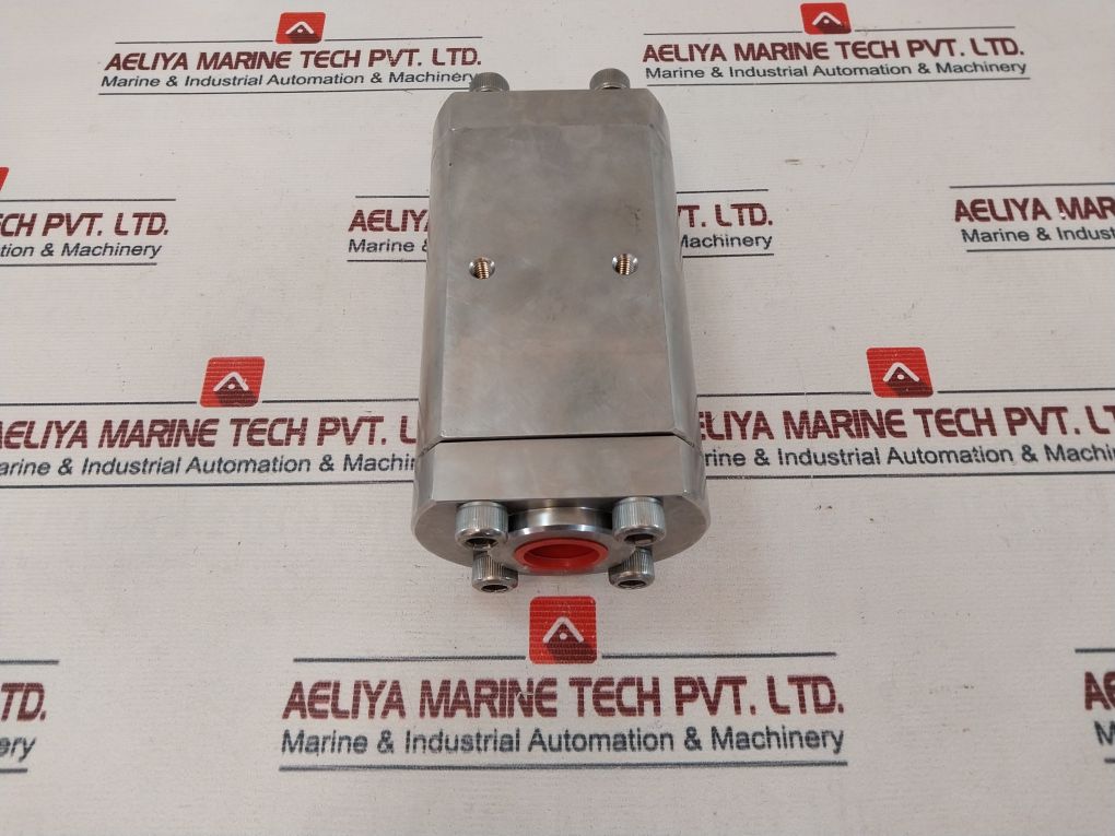 Gilmore 1”Nptf-2 Shuttle Valve