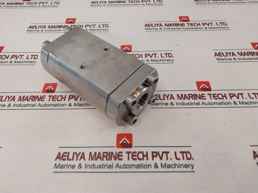 Gilmore 1”Nptf-2 Shuttle Valve