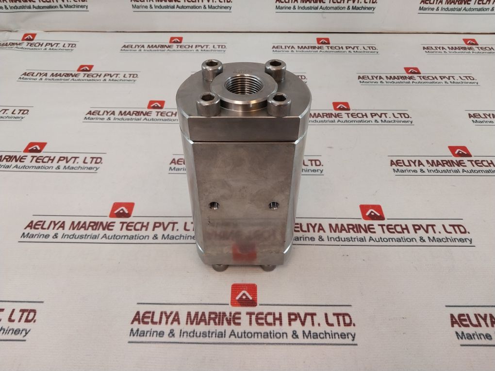 Gilmore 1”Nptf-2 Shuttle Valve