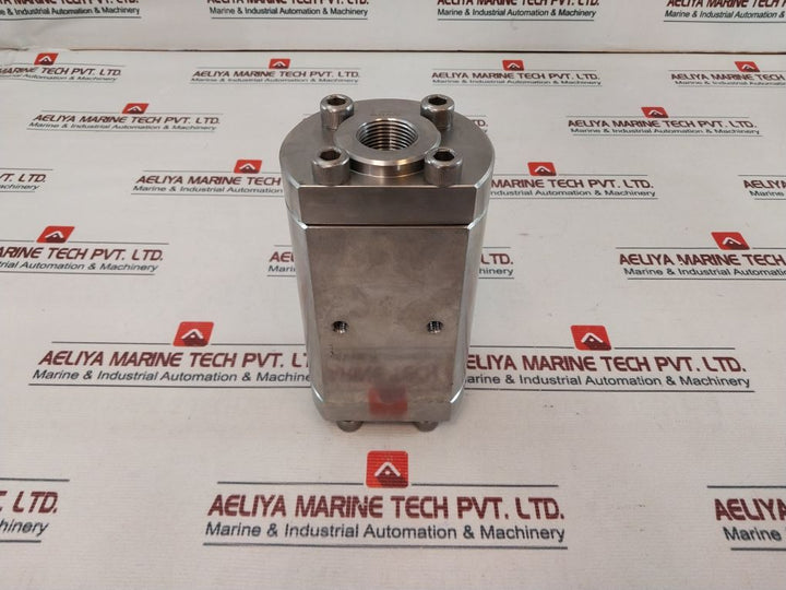 Gilmore 1”Nptf-2 Shuttle Valve