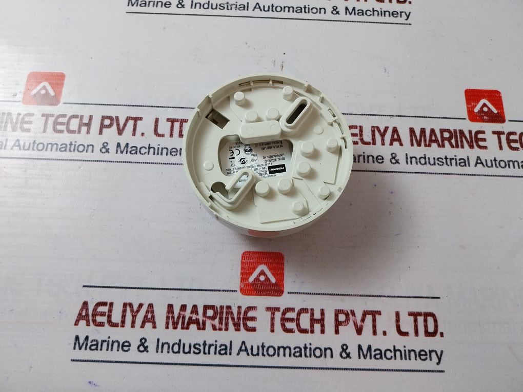 Hochiki Alg-en Analogue Photo Electric Smoke Sensor (Bone) With Base Ybn-r/3