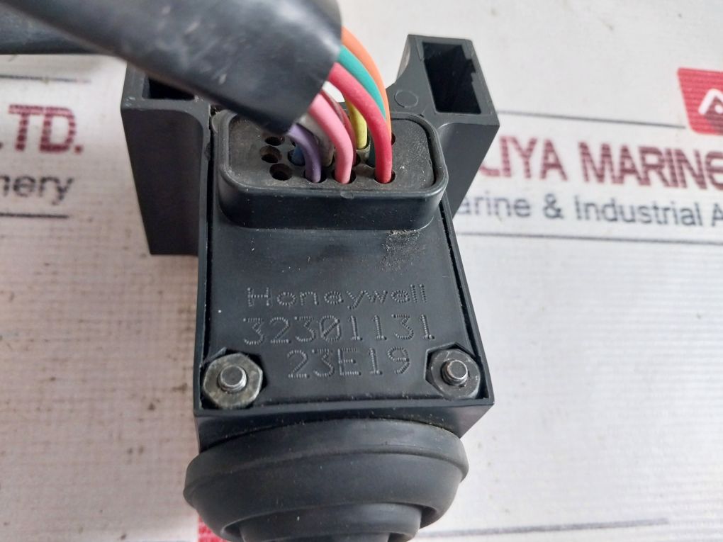 Honeywell 32301131 Lights And Wiper Control