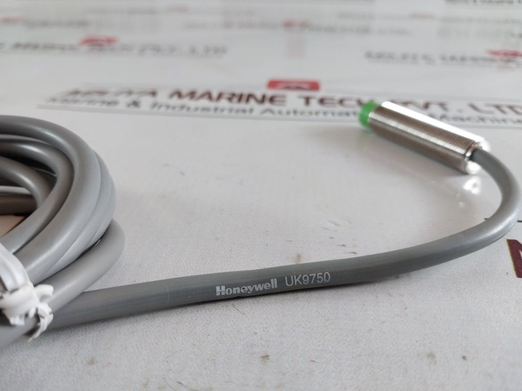 Honeywell Uk9750 Proximity Switch Sensor 922Ab2Xm-a9P-l